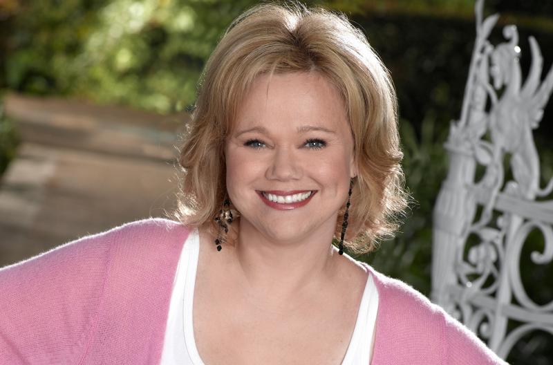 Nationally renowned actress Caroline Rhea to take the stage at the